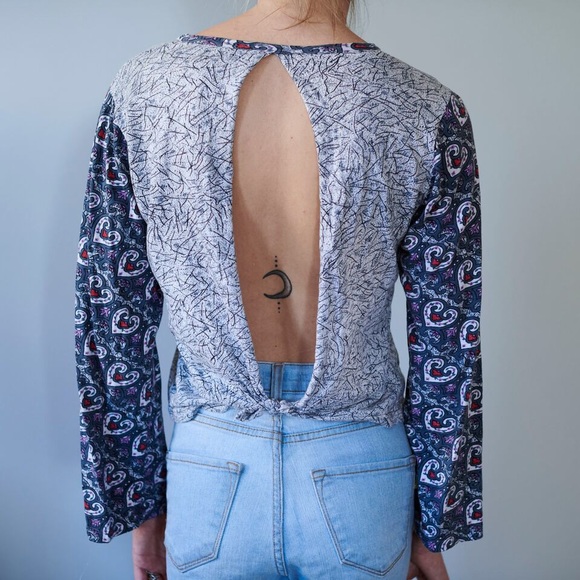 Mandala bell sleeved top - Picture 4 of 4